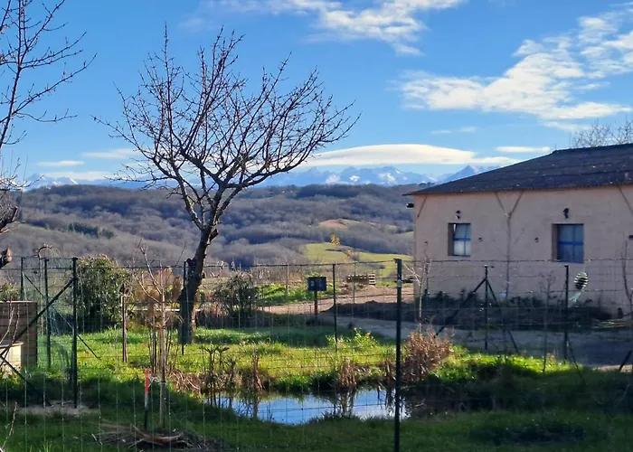 Camping Mobile Residentiel 6 Personnes Comminges Pyrenees Montmaurin